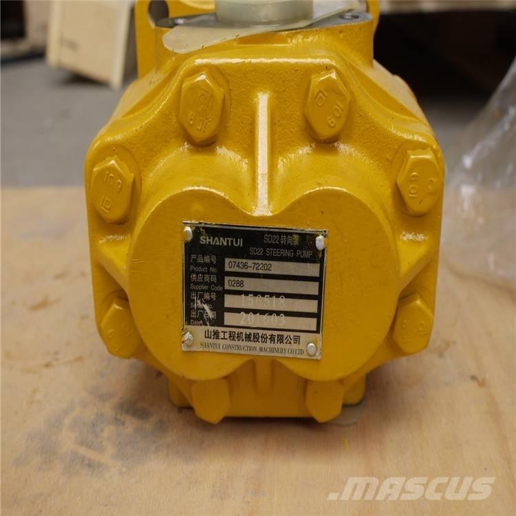 Komatsu D85A-18 pump Хидравлични
