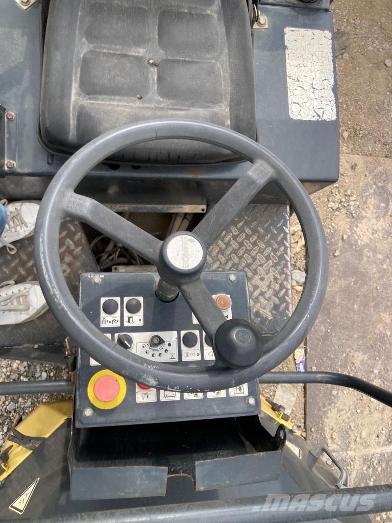 Bomag BW 100 AD-3 Двойни барабанни ролки
