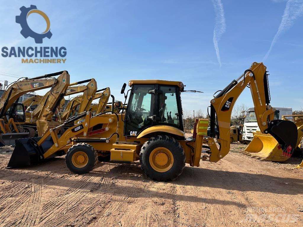 CAT 420 F2 Товарач със заден ексватор