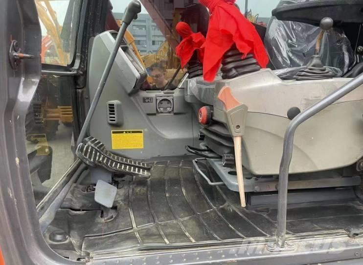Doosan DX80 Средни екскаватори 7т - 12т