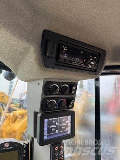 CAT 966M Колесни товарачи