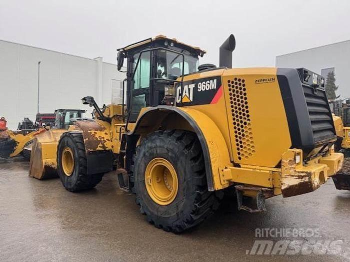 CAT 966M Колесни товарачи