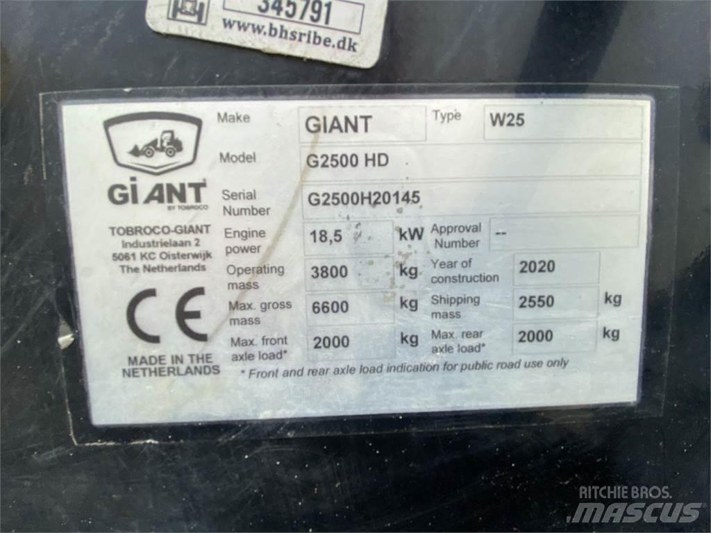 GiANT G2500HD Многофункционални товарачи