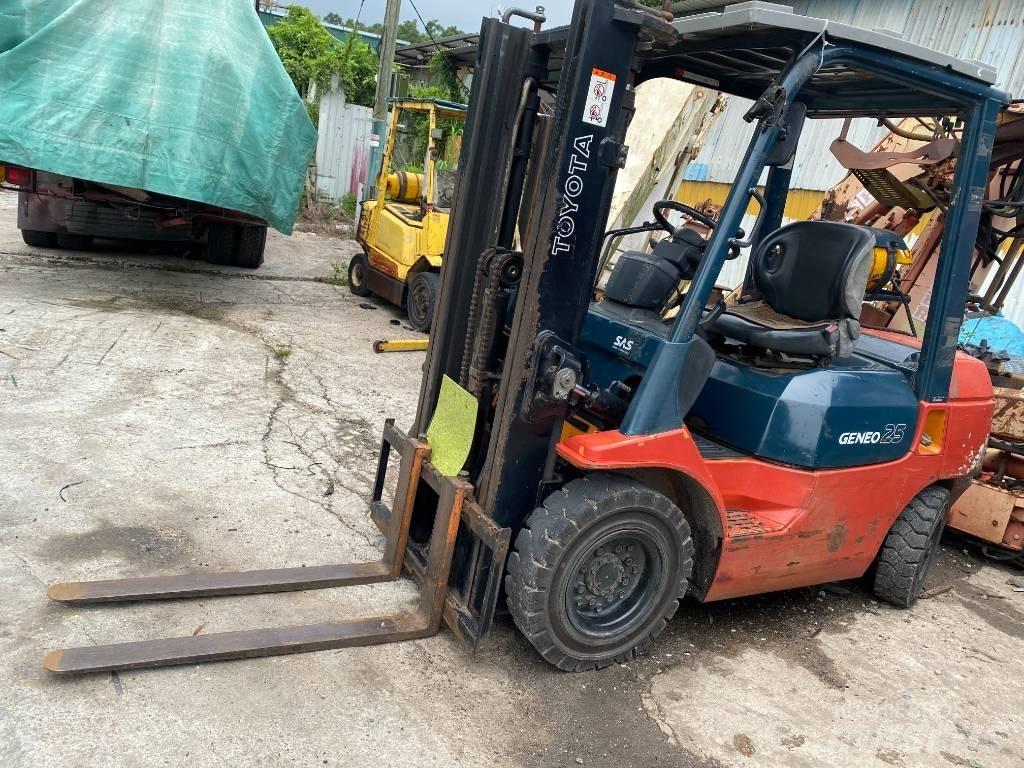 Toyota 42-7 FG 25 Камиони с АГУ