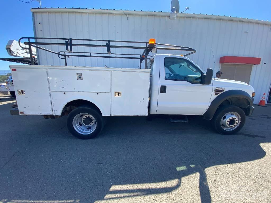 Ford F 550 Общински/универсални превозни средства
