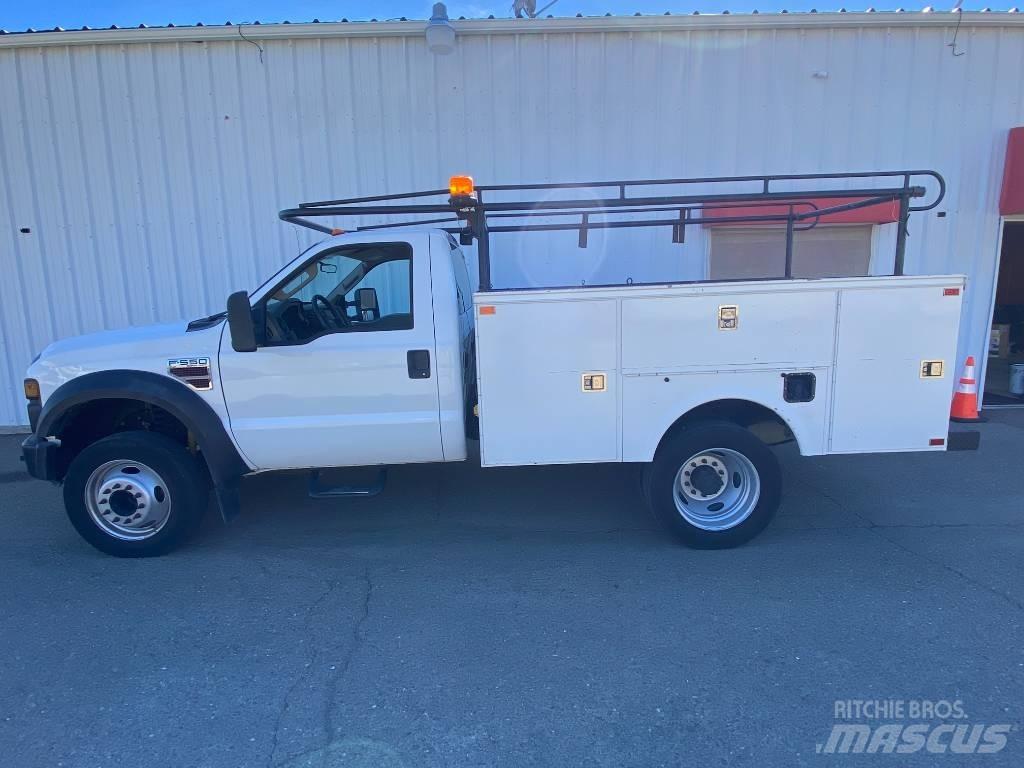 Ford F 550 Общински/универсални превозни средства
