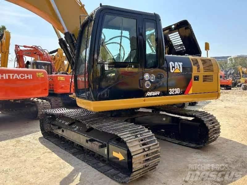 CAT 323 D Верижен екскаватор