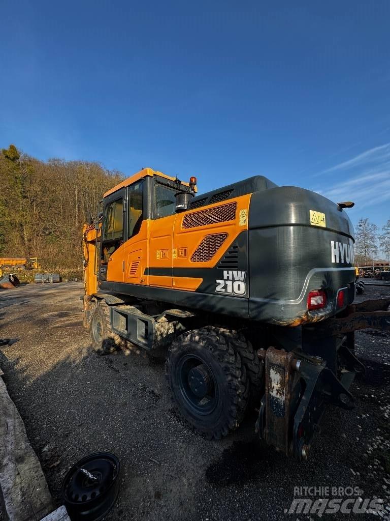 Hyundai HW 210 Колесни екскаватори