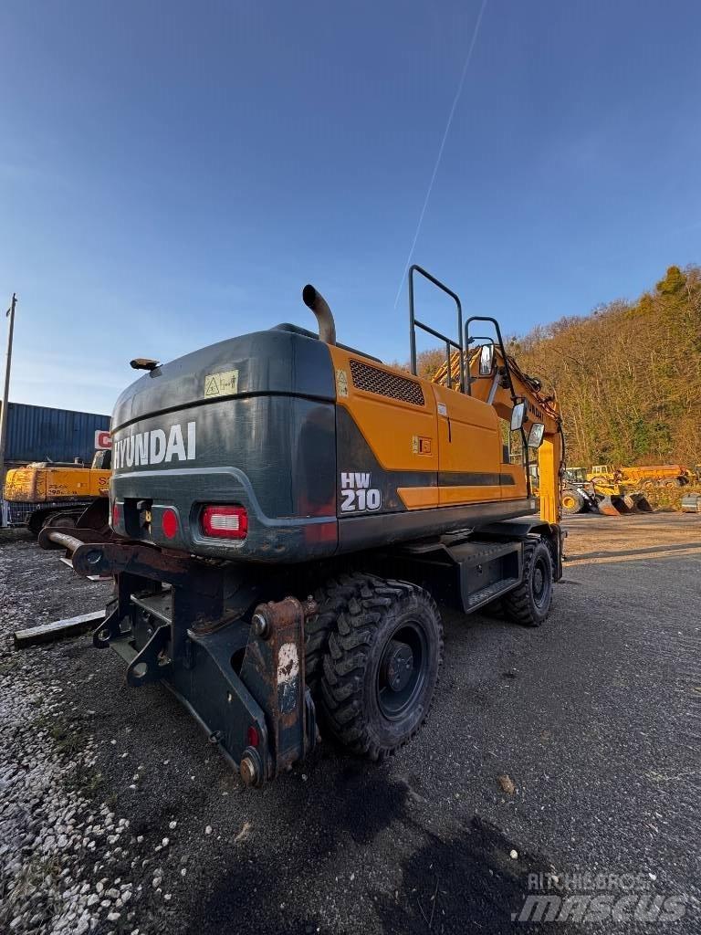 Hyundai HW 210 Колесни екскаватори