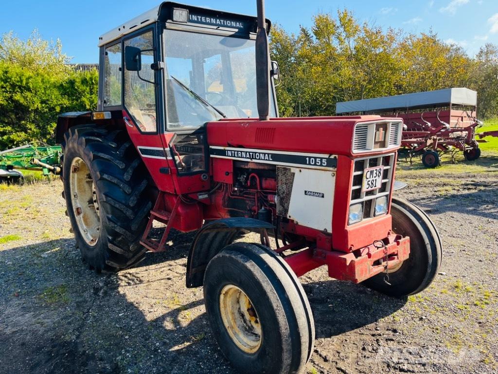 International 1055 Трактори