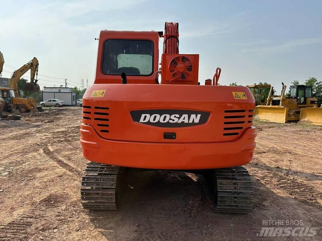 Doosan DH 80 Средни екскаватори 7т - 12т