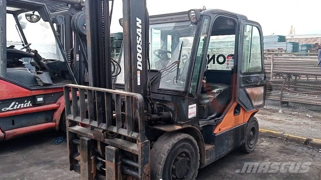 Doosan D 40 SC-7 Дизелови камиони