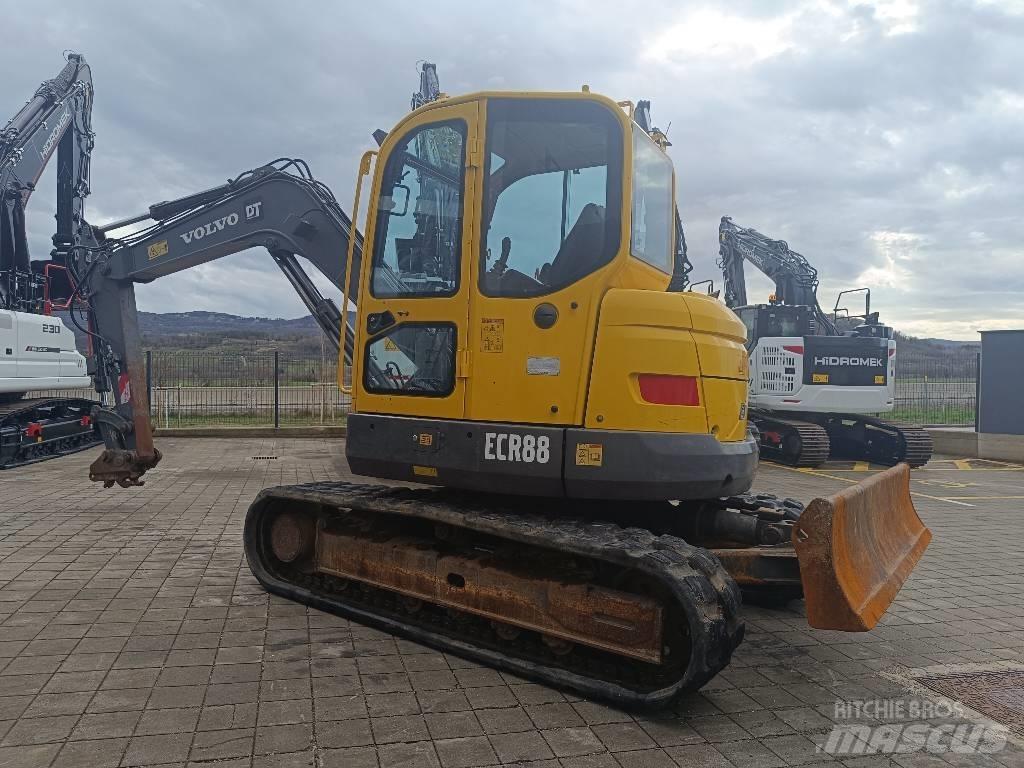 Volvo ECR 88 Средни екскаватори 7т - 12т
