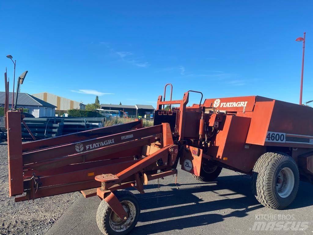 Hesston 4600 Балопреси квадратни

