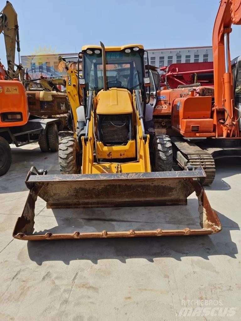 JCB 3CX Товарач със заден ексватор