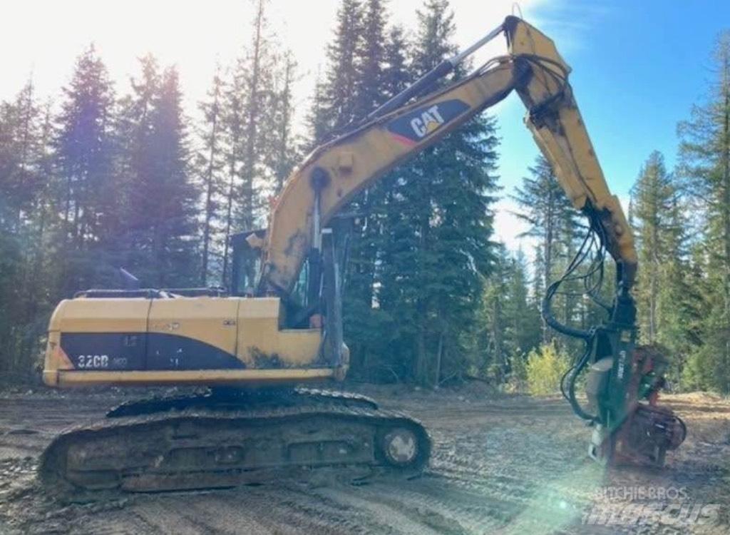 CAT 320 D FM Товарачи с наклонена стрела
