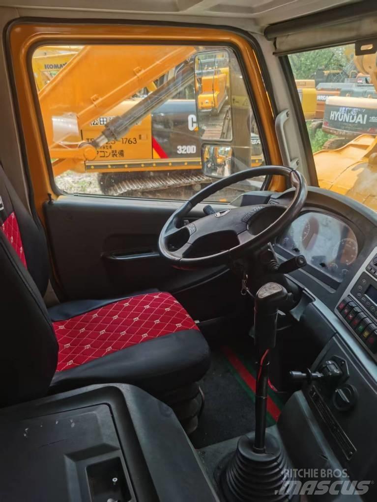 XCMG xct80l5 Всъдеходни кранове