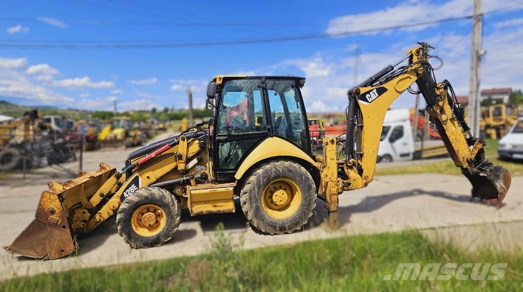 CAT 428 E Товарач със заден ексватор