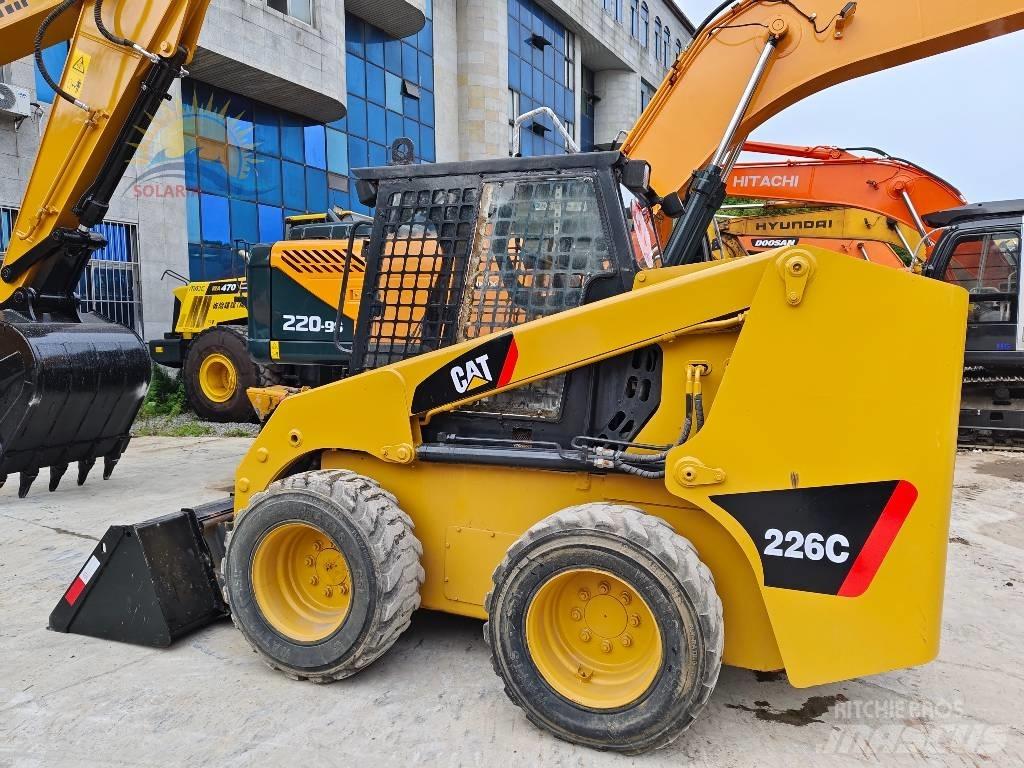 CAT 226c Мини товарачи
