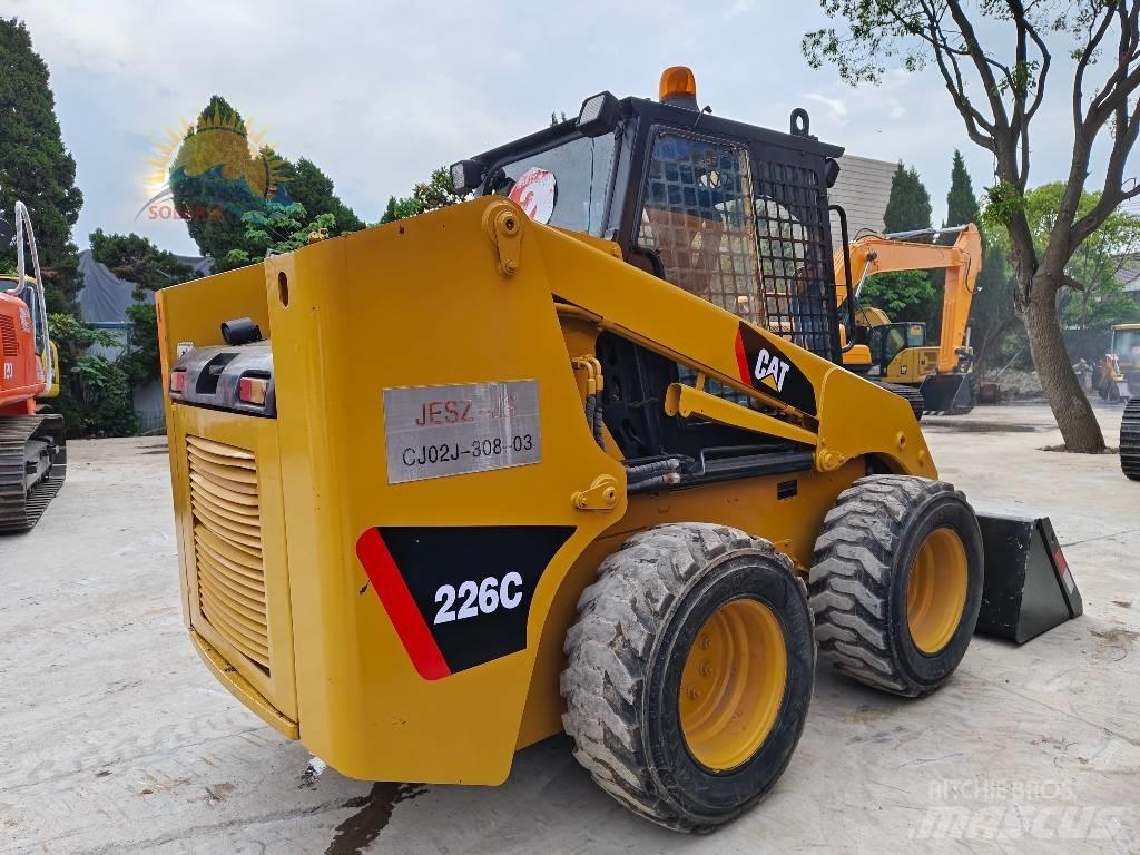 CAT 226c Мини товарачи
