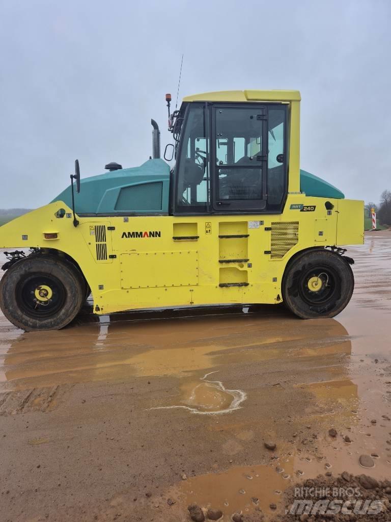 Ammann ART 240 Пневматични гумени  ролки
