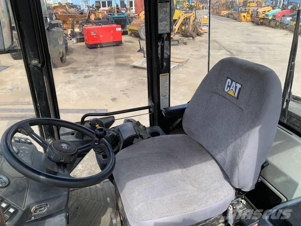 CAT 908 Колесни товарачи