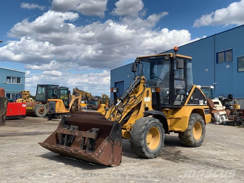 CAT 908 Колесни товарачи