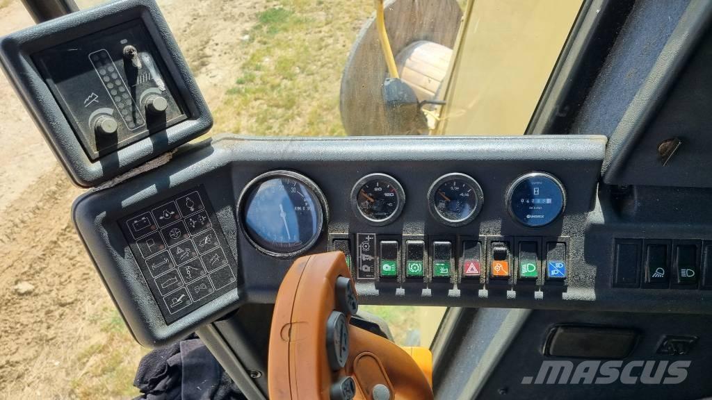 New Holland TC 56 Комбайни