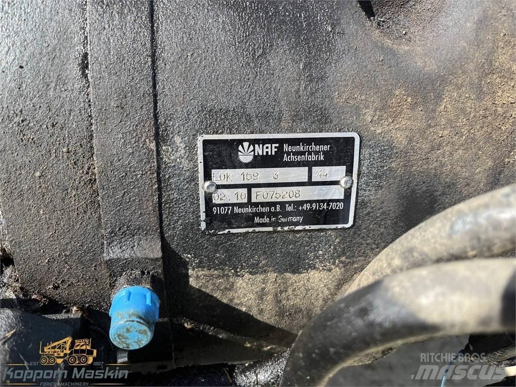 John Deere 1470E Предаване