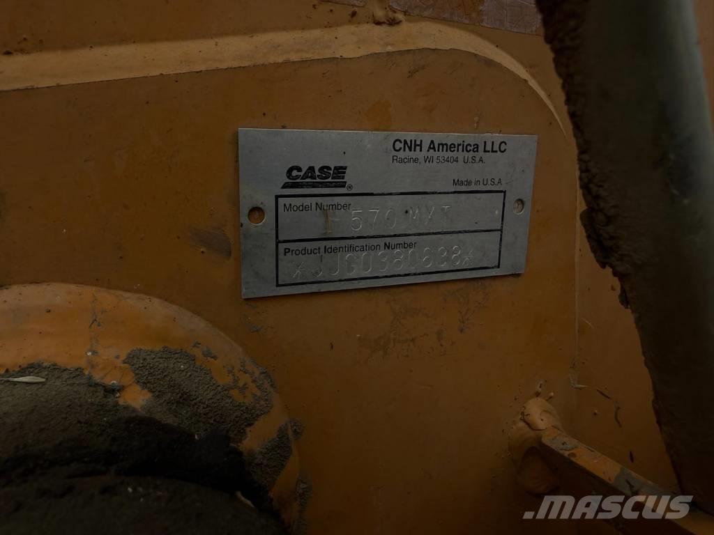 CASE 570 M XT Колесни товарачи