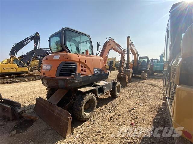 Doosan DX60W Колесни екскаватори