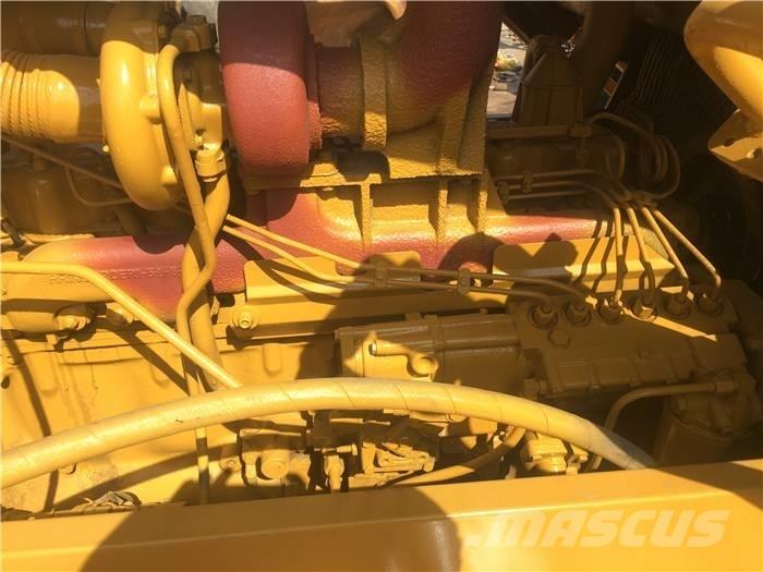 CAT D 6 D Верижни булдозери

