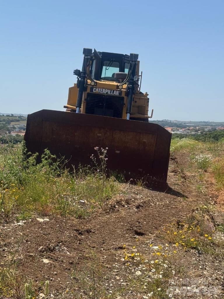 CAT D 6 T XL Верижни булдозери
