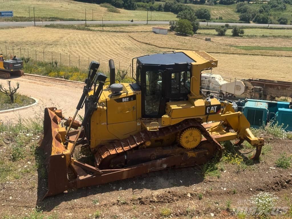 CAT D 6 T XL Верижни булдозери
