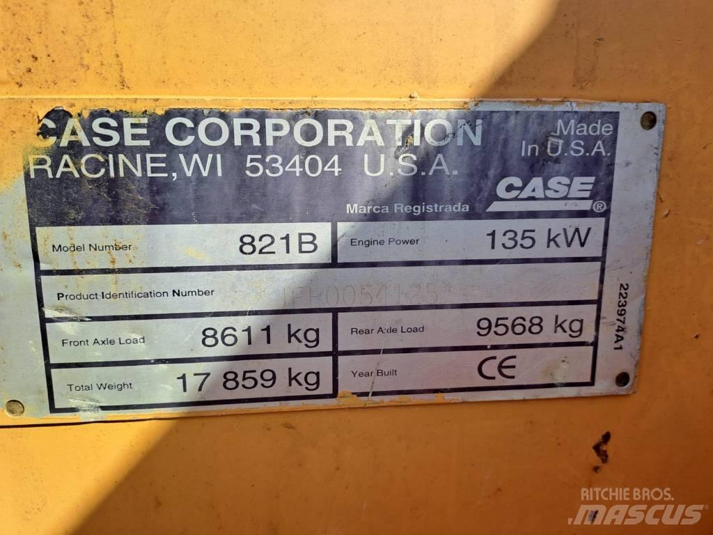 CASE 821 B Колесни товарачи