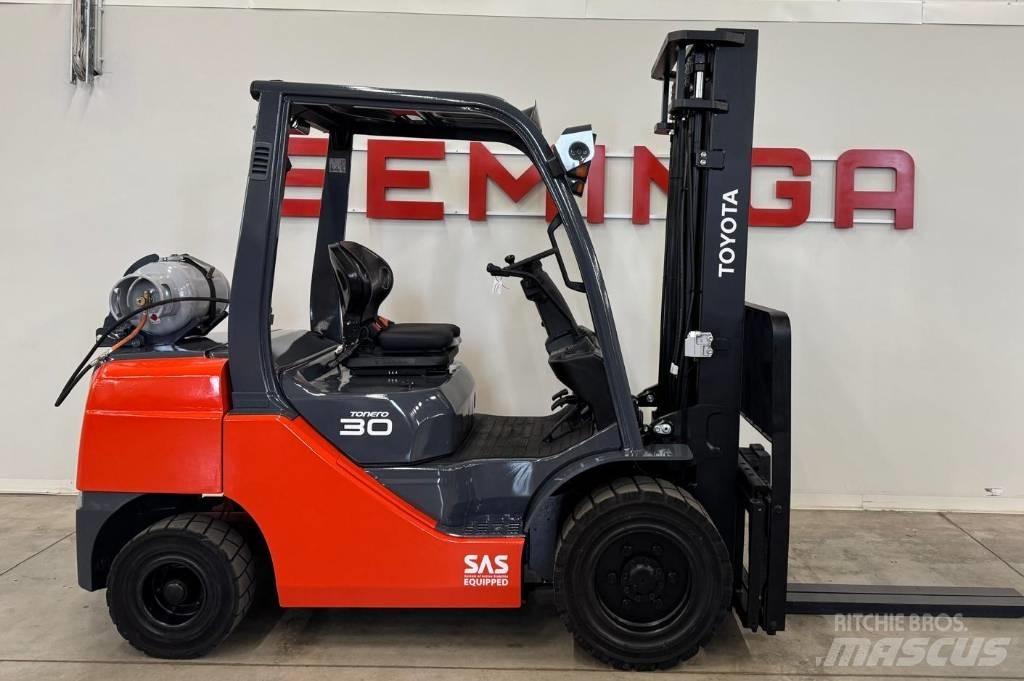 Toyota 10851 - 8FGF30 Камиони с АГУ