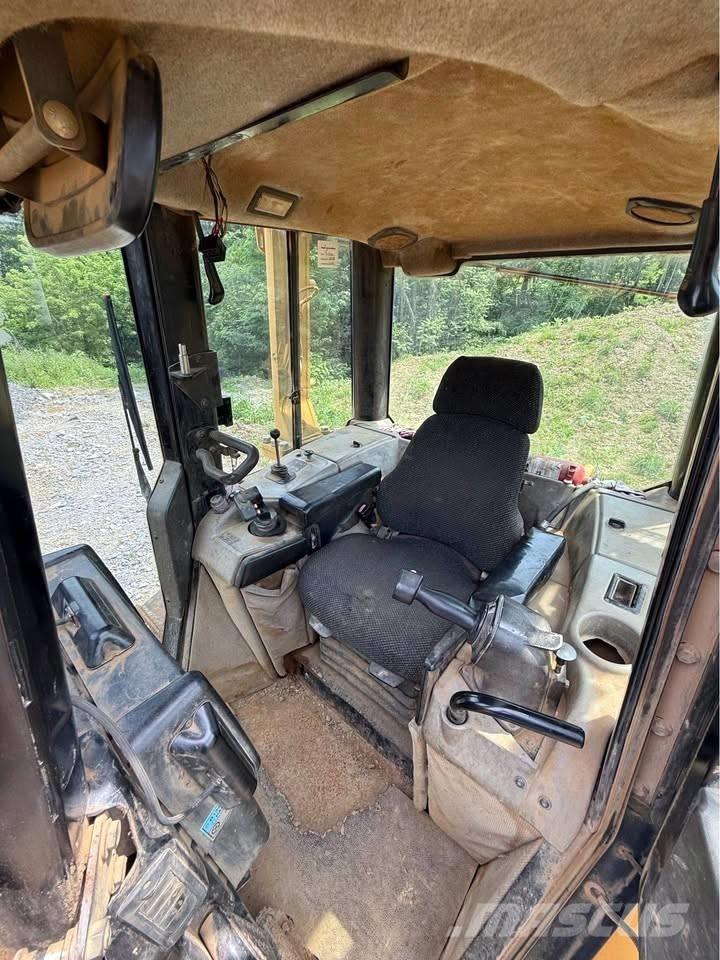 CAT D 6 N XL Верижни булдозери
