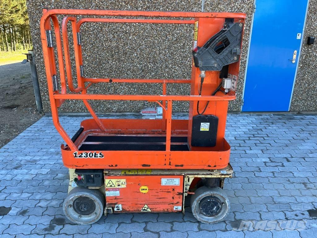 JLG 1230 ES Вертикални мачтови повдигачи

