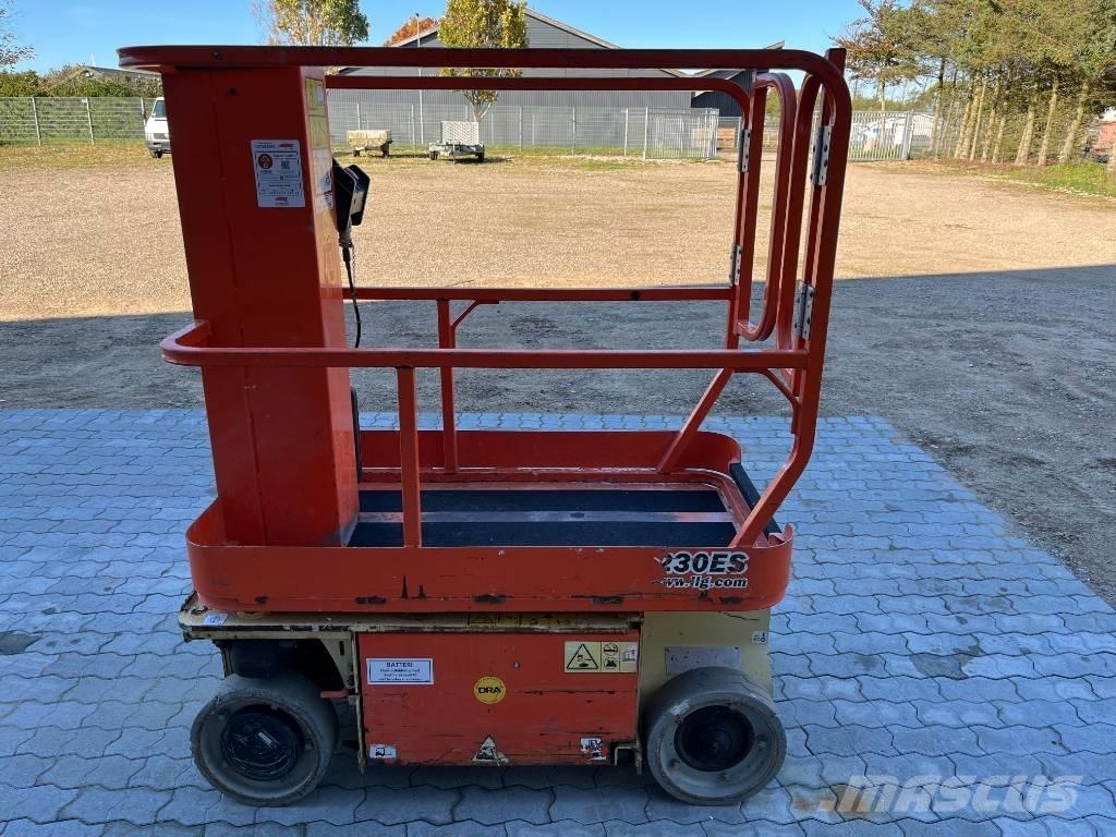 JLG 1230 ES Вертикални мачтови повдигачи
