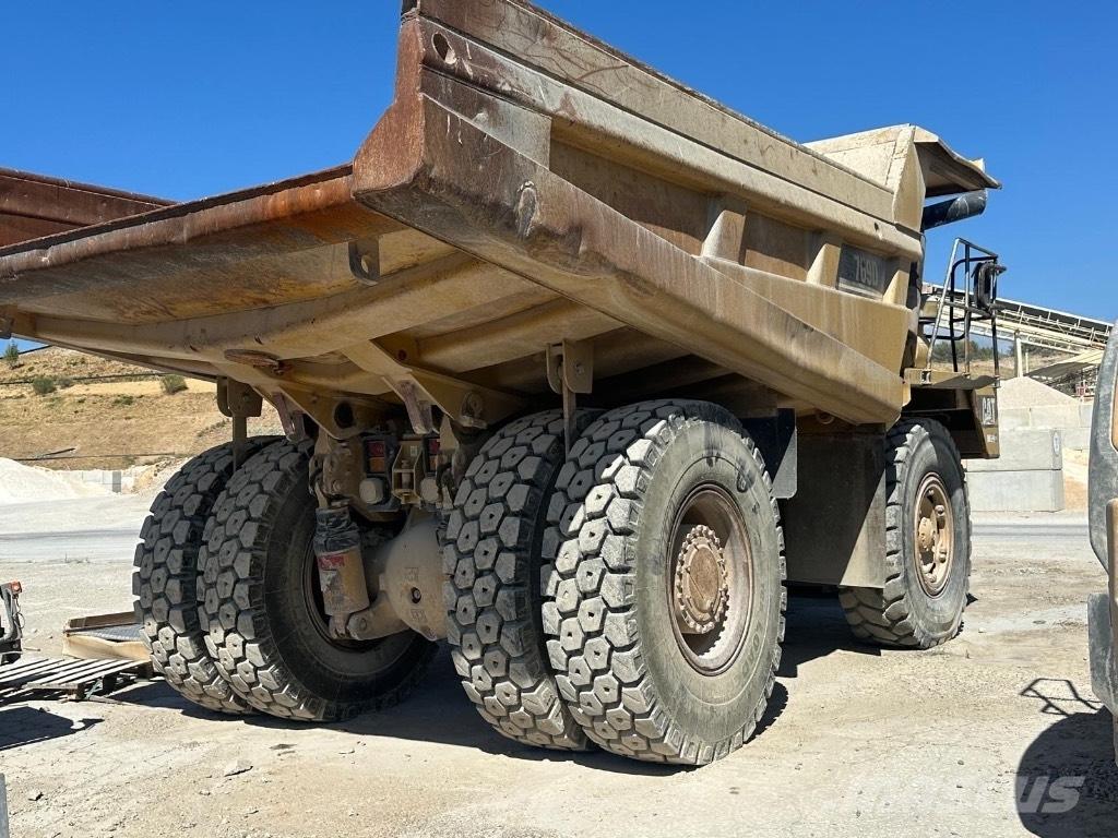 CAT 769D Твърди самосвали
