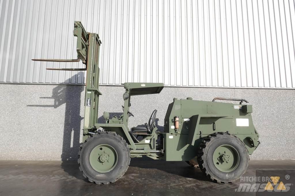 CASE M4K Ex-army Камиони за херавни местности