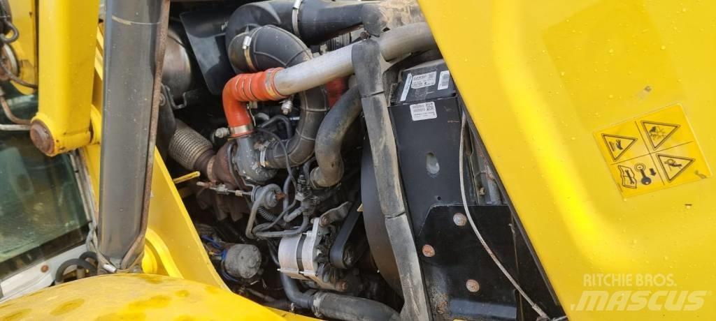 New Holland B 115 C Товарач със заден ексватор