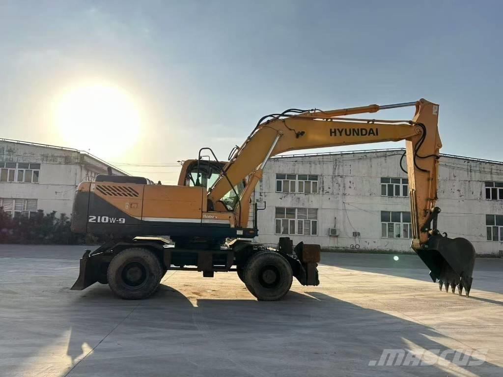 Hyundai 210W-9 Колесни екскаватори