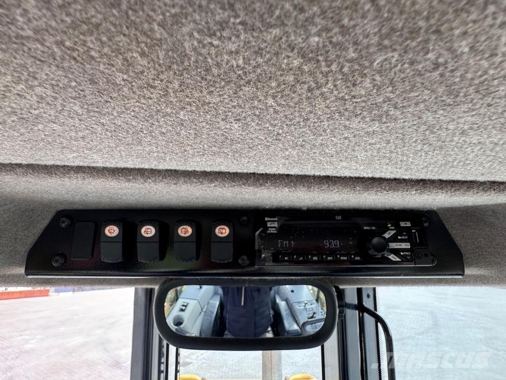 CAT D6N XL Верижни булдозери
