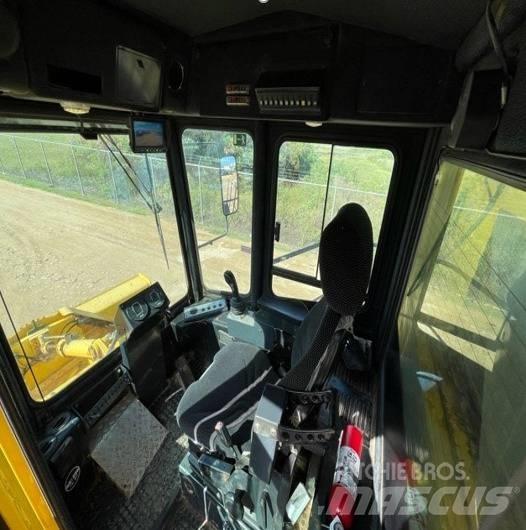 Bomag BC772EB-2 Еднобарабанни ролки
