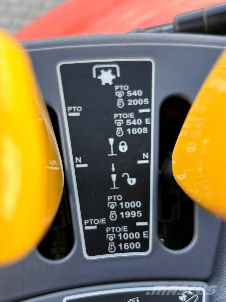 Kubota M 7153 Трактори