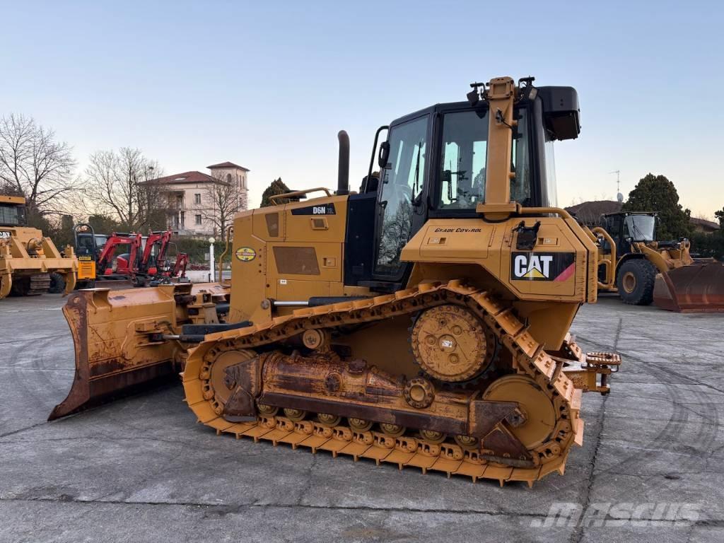 CAT D 6 N XL Верижни булдозери
