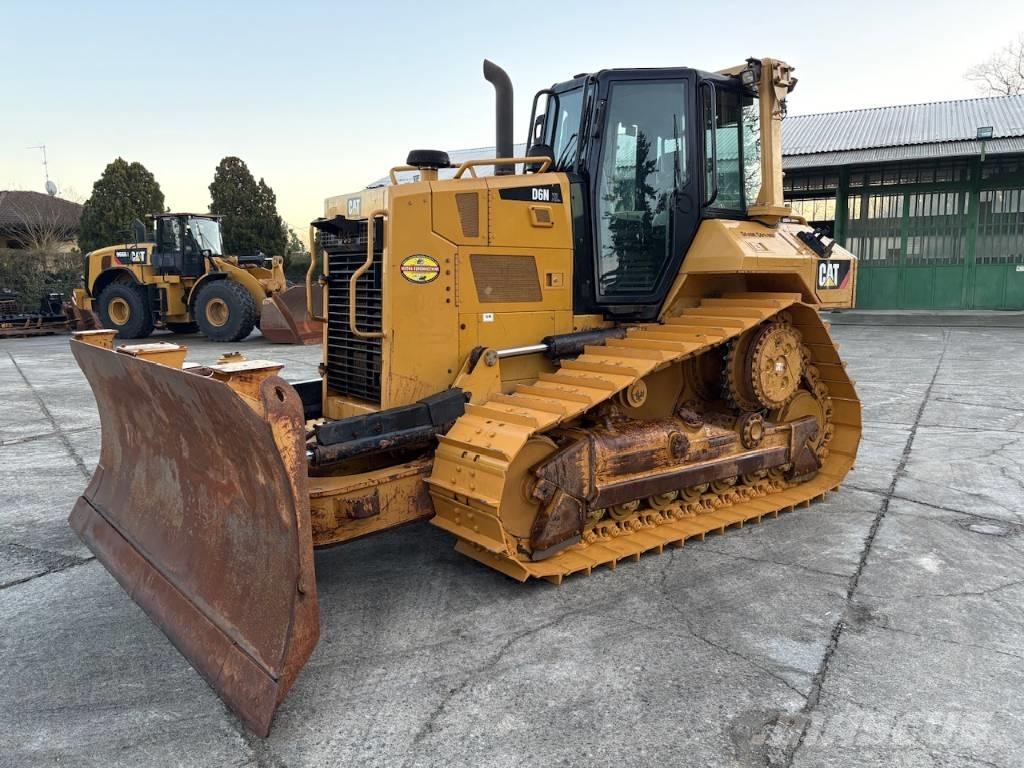 CAT D 6 N XL Верижни булдозери
