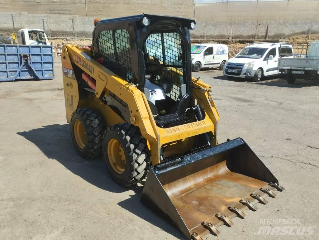 CAT 226 D Мини товарачи
