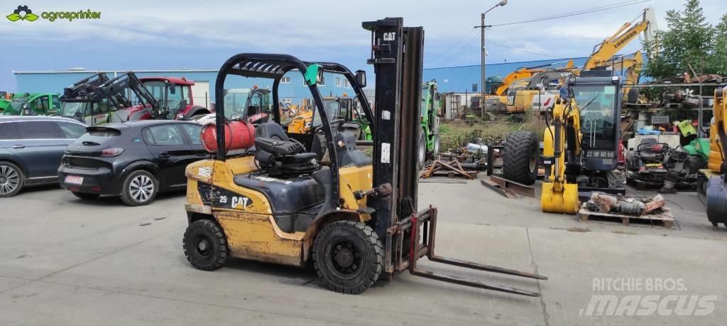CAT GP 25 N Камиони с АГУ